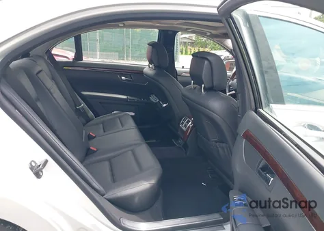 2011 Mercedes-Benz S 550 4Matic z USA, uszkodzony, nr VIN WDDNG8GB3BA390098